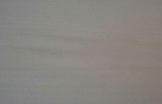 แผ่นวีเนียร์ตัดมงกุฎ Basswood สีขาวนมสำหรับย้อมสีวีเนียร์ / ไม้อัด